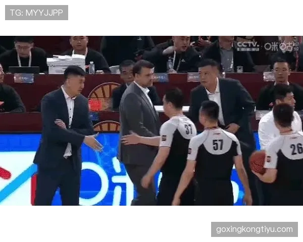 球碰裁判算违例吗？规则解析与实战影响